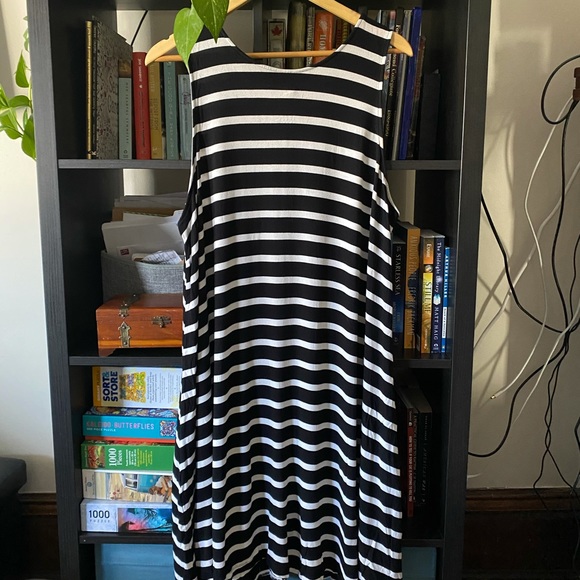 Old Navy Dresses & Skirts - Striped sundress